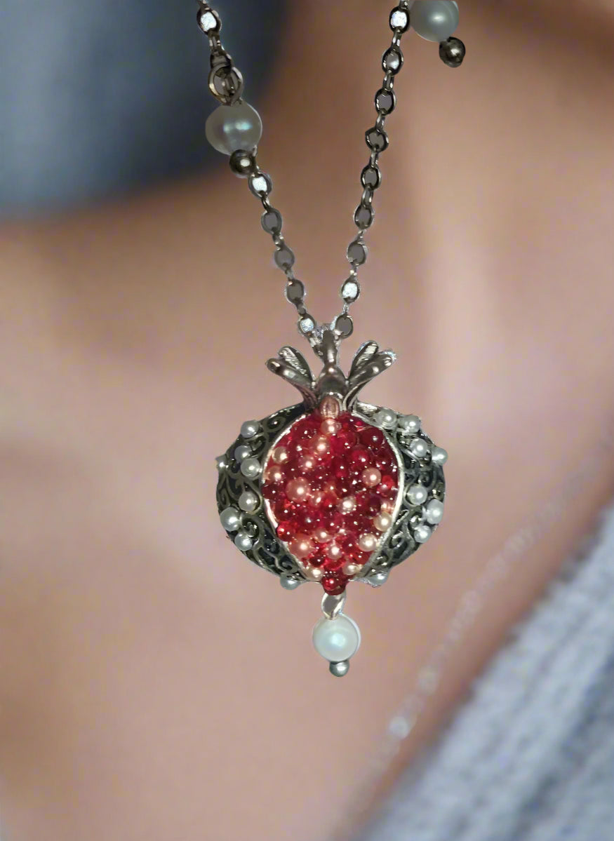 Pomegranate necklace set with pearls