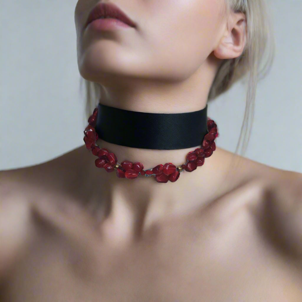 Pomegranate choker with stud earrings