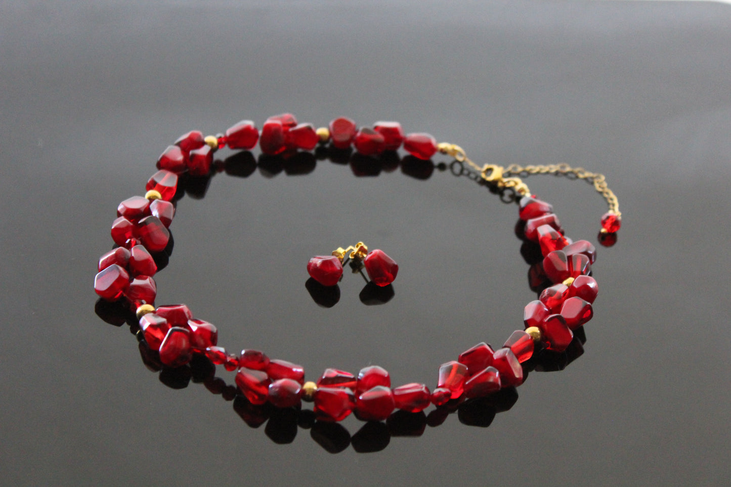 Pomegranate choker with stud earrings