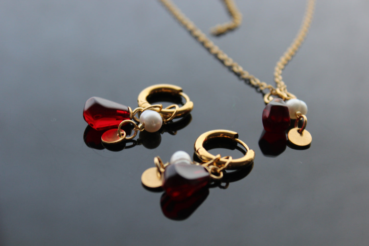 Handmade pomegranate seeds jewelry set with gold plated stainless steel parts and natural perls