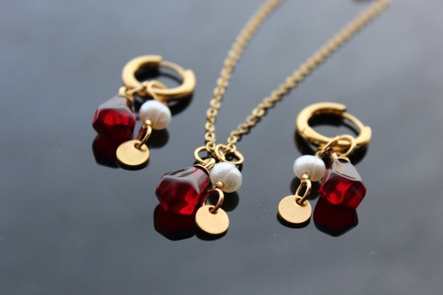 Handmade pomegranate seeds jewelry set with gold plated stainless steel parts and natural perls