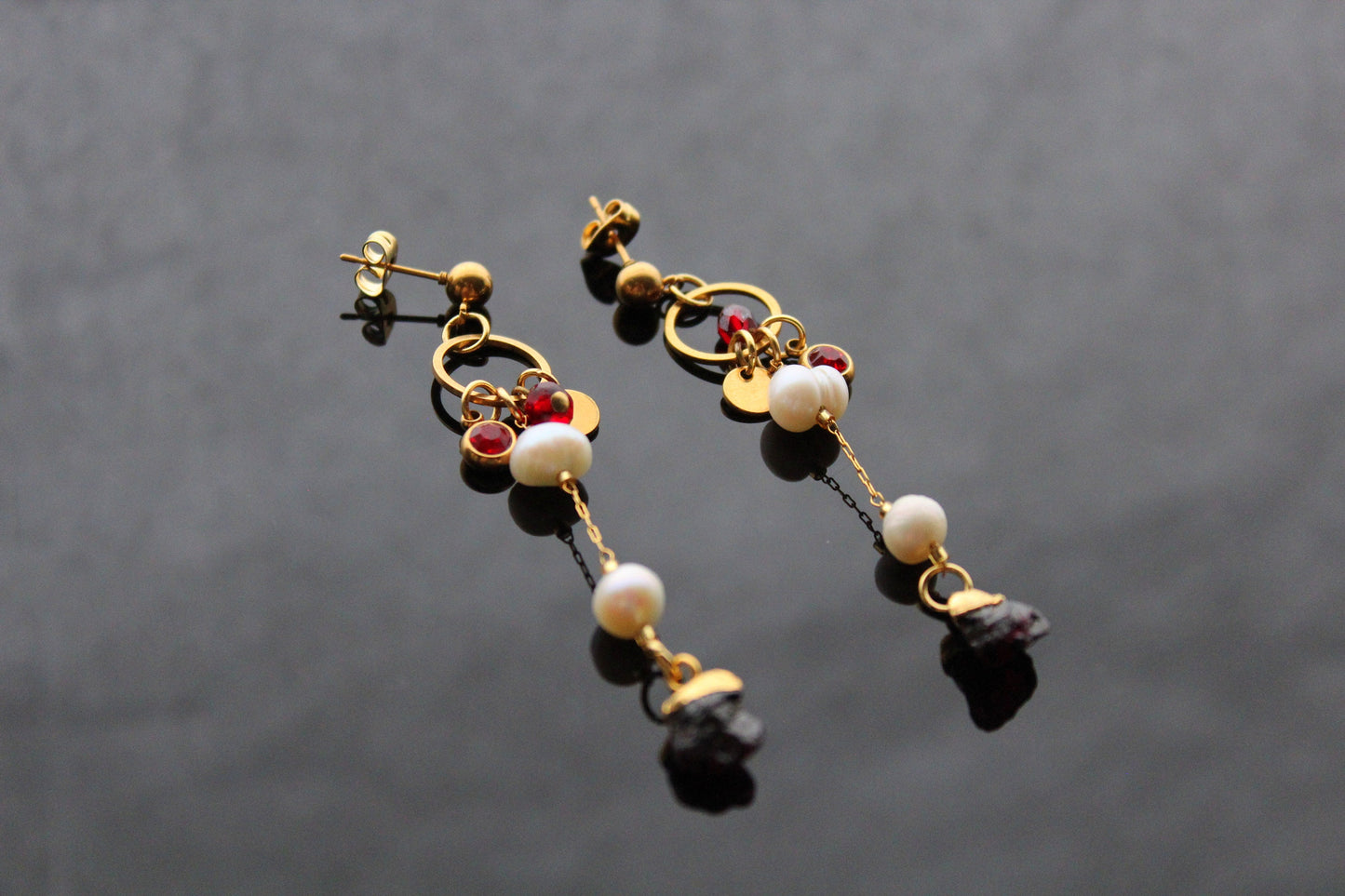 Handmade natural raw garnet and natural pearl jewelry set with glass and stainless steel parts