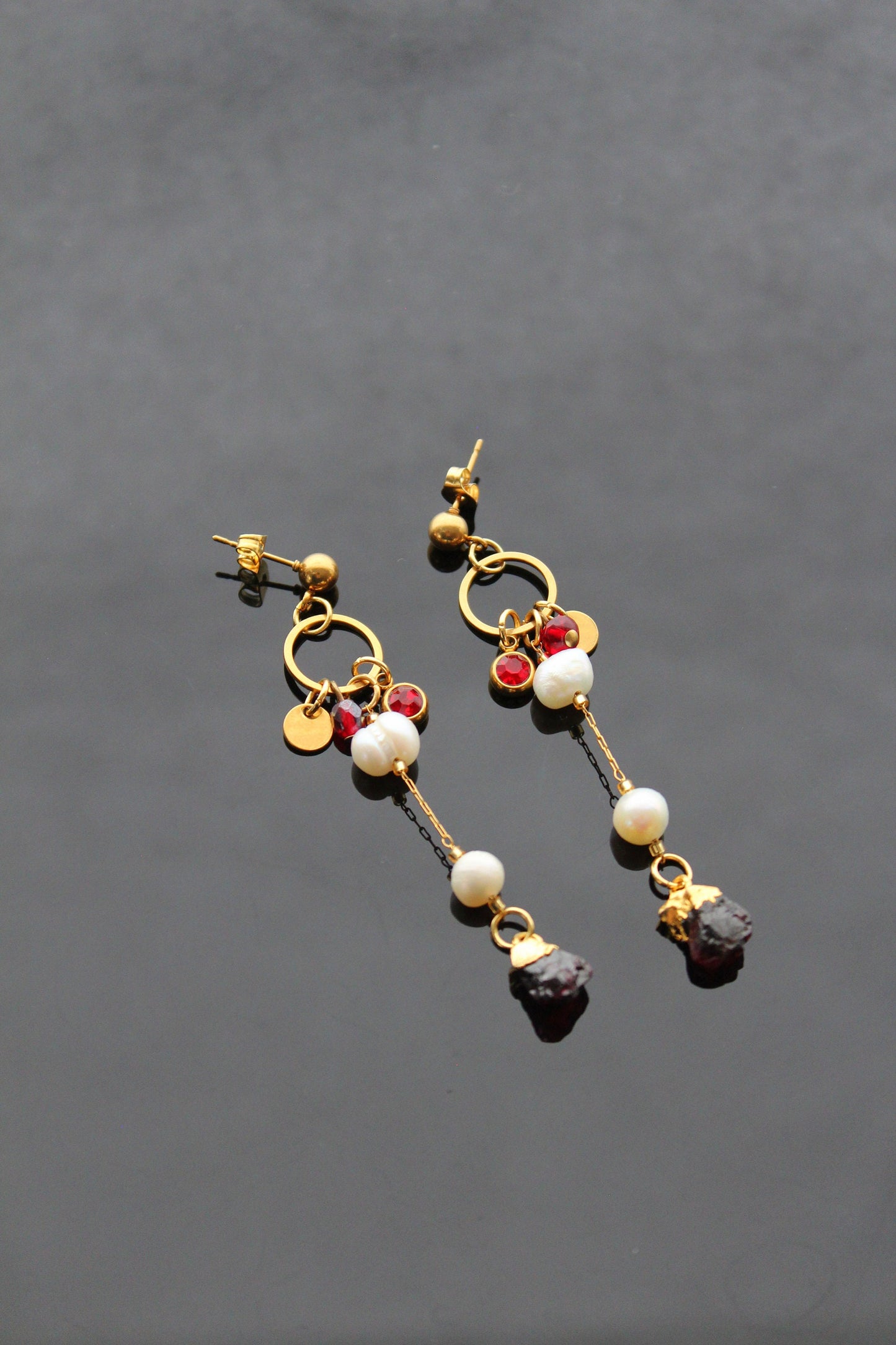 Handmade natural raw garnet and natural pearl jewelry set with glass and stainless steel parts