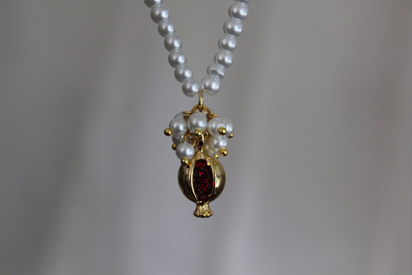 Gold plated pomegranate earrings with red zircons ang glass pearl stand choker