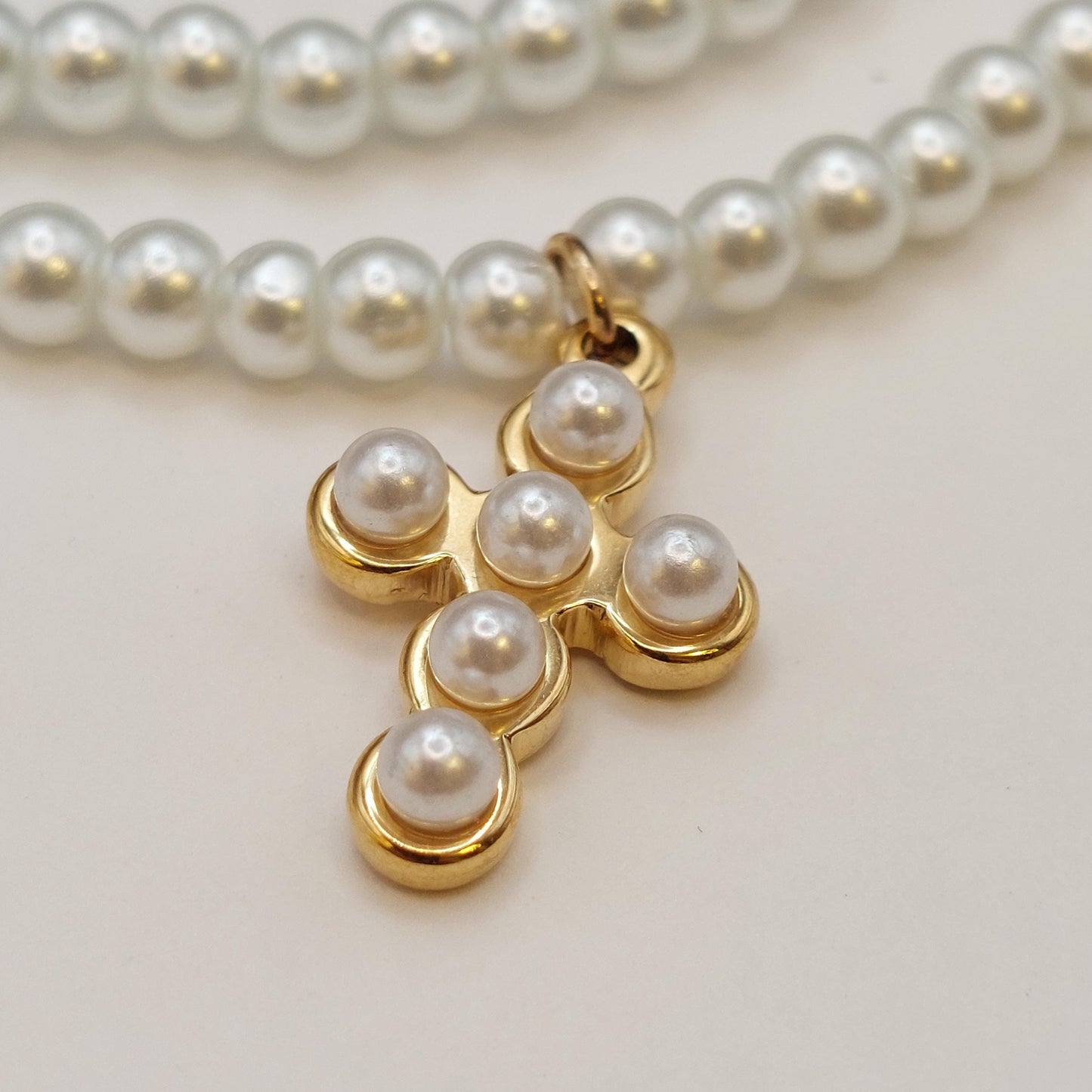 Pearl choker with cross