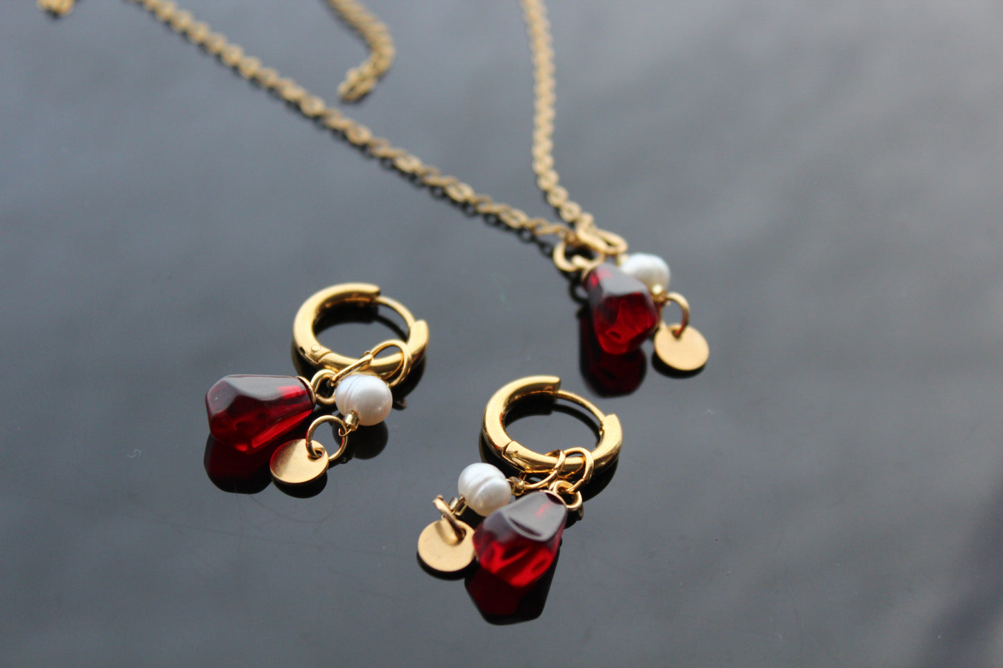 Handmade pomegranate seeds jewelry set with gold plated stainless steel parts and natural perls