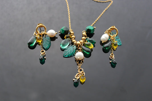 Handmade beaded jewelry with natural pearl, amethyst, glass and 18K gold plated stainless steel