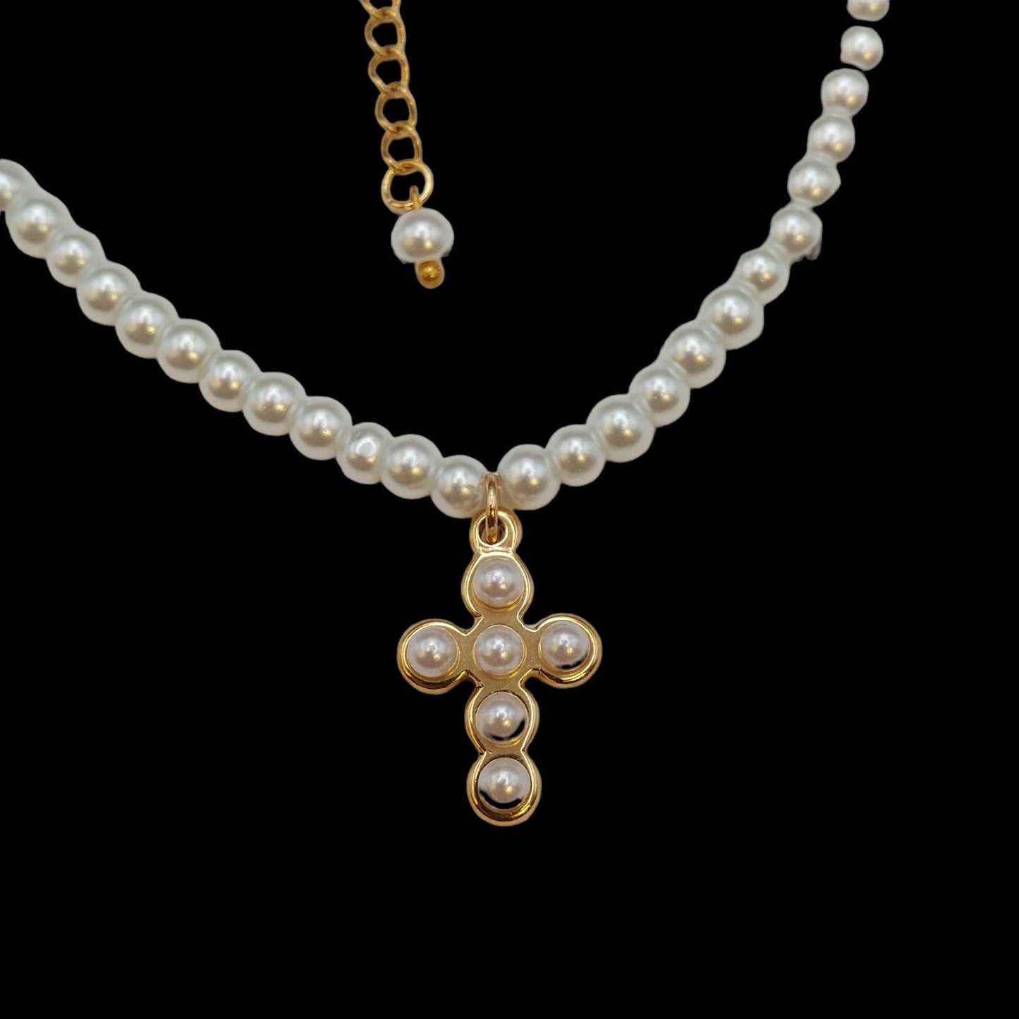 Pearl choker with cross